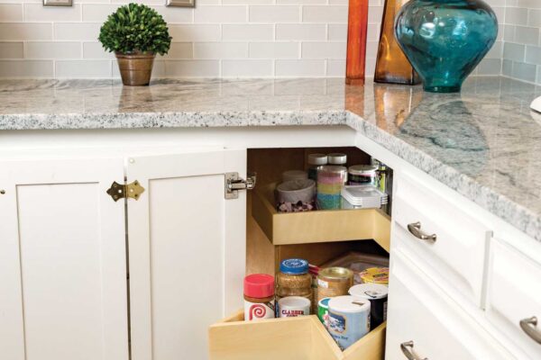 Open area on top, with 2 pull-out drawers

★★★