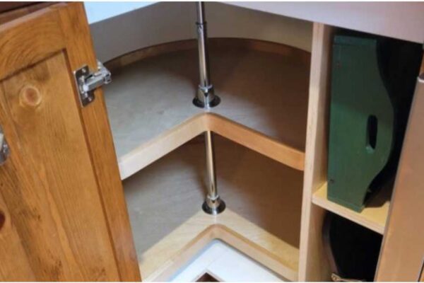 Lazy Susan with static shelves

★★☆